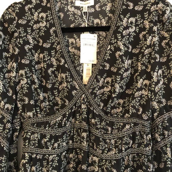 *NWT* Long Sleeve Blouse - Picture 3 of 4